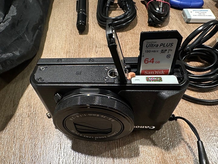 Canon PowerShot G7 X Mark II Digital Point & Shoot Camera